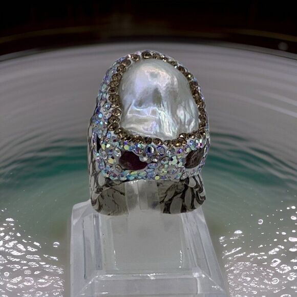 New, no tags, mirror finish silver colour hard clam shell, clutch, purse - Picture 14 of 15